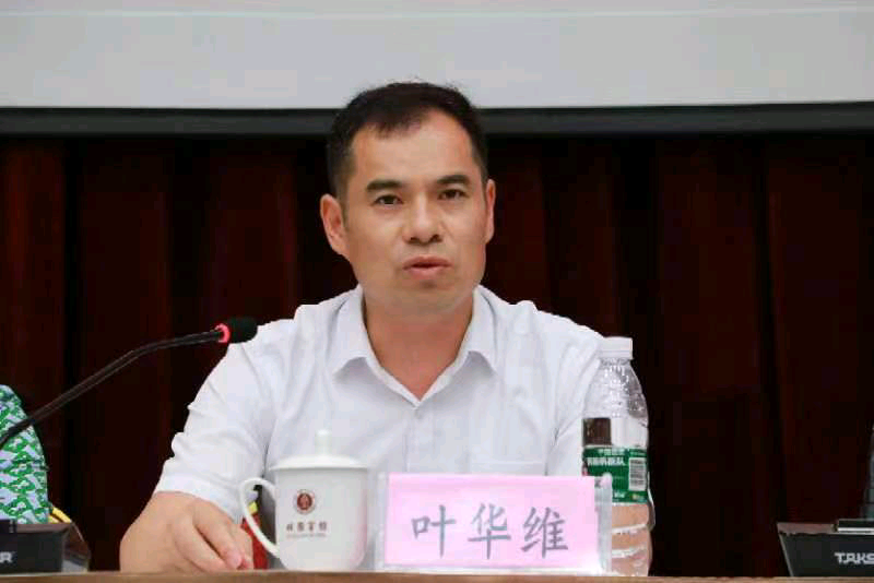 内江一中副校长叶华维讲话.png