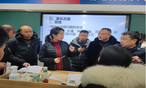 春风化雨润桃李,家校携手护成长——内江一中召开2024年春季学期开学家长会(3)553.png