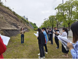 新鲜！这场教研活动在岩石坎坎下的马路边进行！（一改）716.png