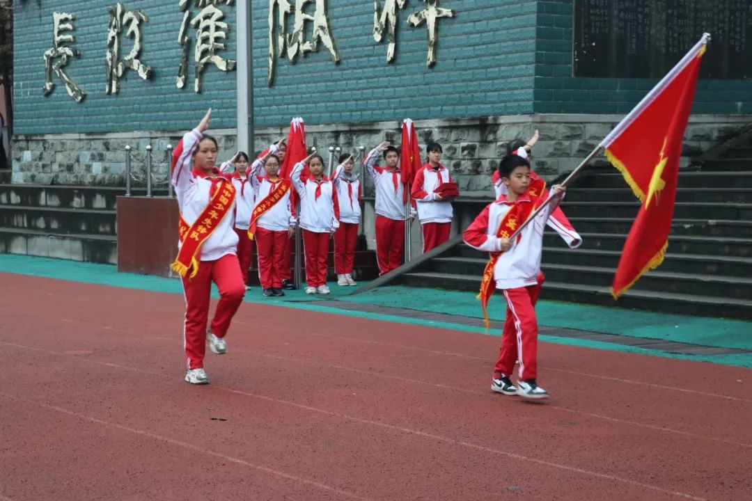 “红领巾心向党 祖国富强我成长”.jpg