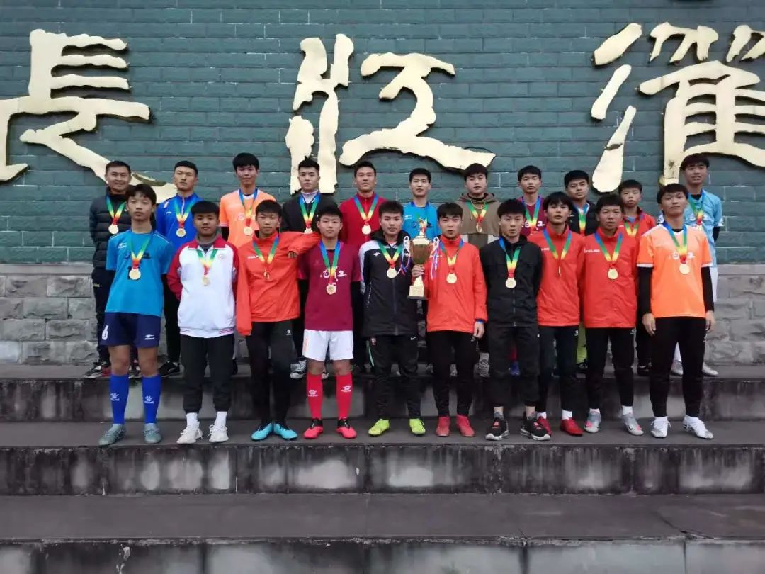内江一中足球男子代表队再获佳绩.jpg