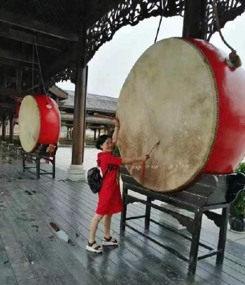 邓莉.png