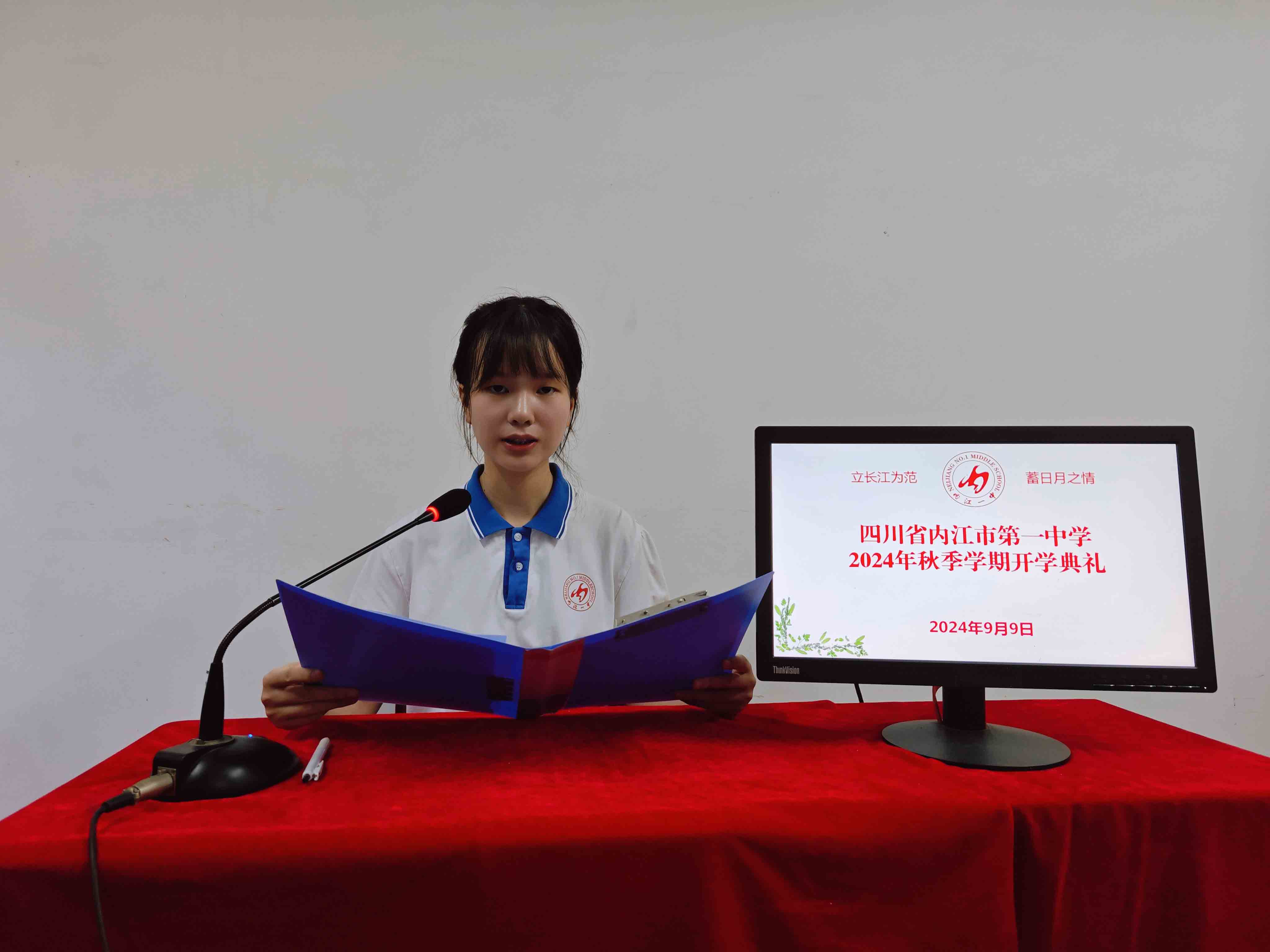 学生讲话.jpg