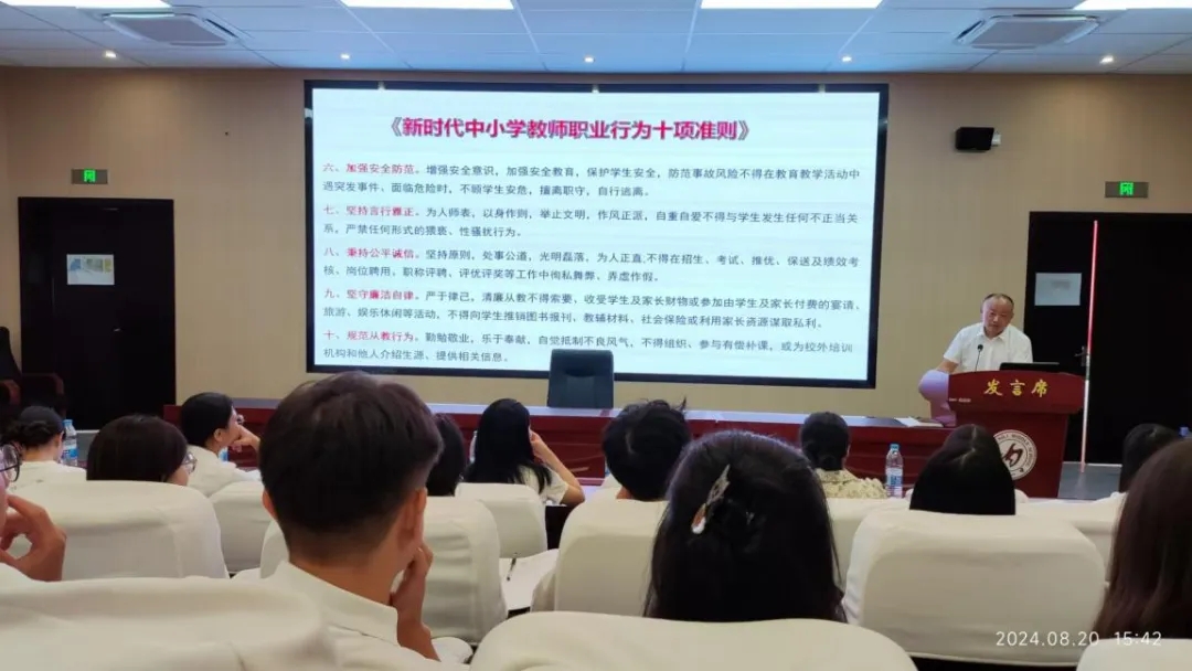 校长黄少红讲话.jpg