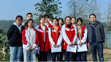 从教室走向”田野“，让地理学习真实地发生——我校师生开展河漫滩地貌野外考察活动250.png
