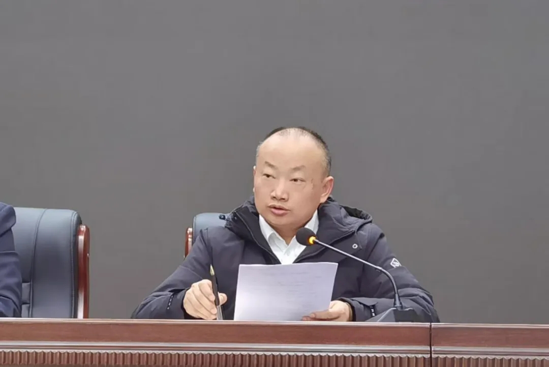 黄校讲话.jpg