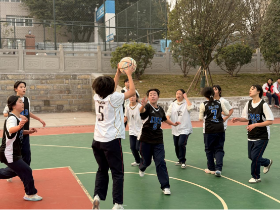 报道 - 以篮球之名 燃青春之火——内江一中2025年校园篮球班级联赛圆满落幕173.png