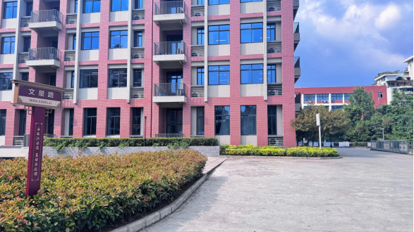 1788139212975042874.png “印象一中”系列之四|阡陌承文韵,步履皆风华1340.png
